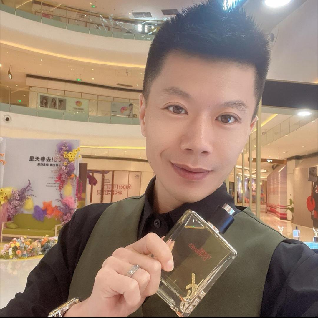 寰球优尚美妆专营店悦悦