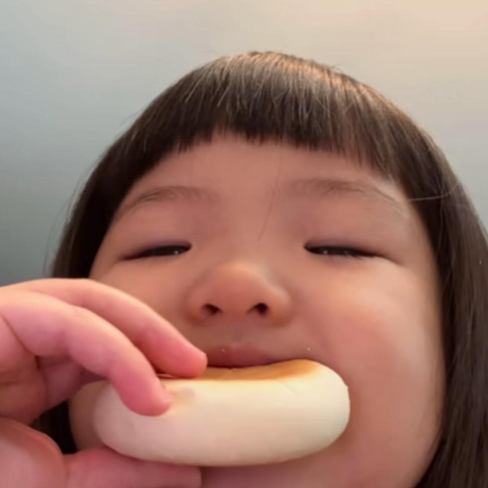 璐璐.