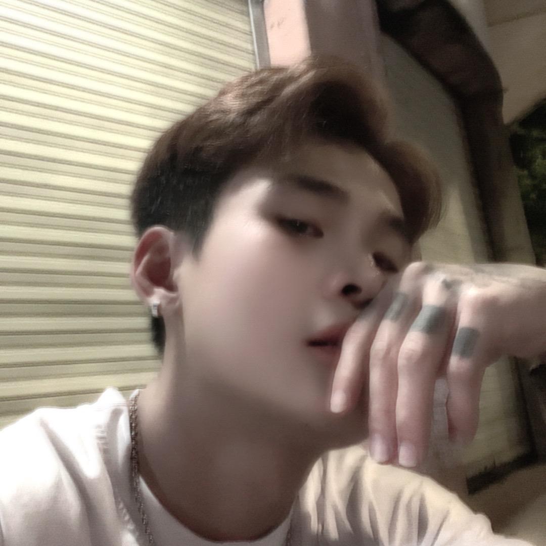 爱吃槟榔的老头