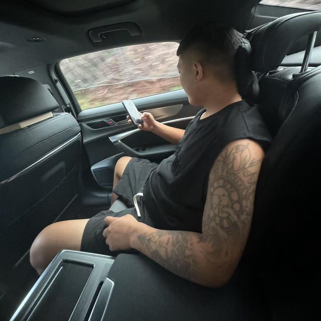 开收割机的阿豪