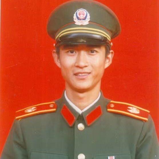 当过兵的主持人～黄立新