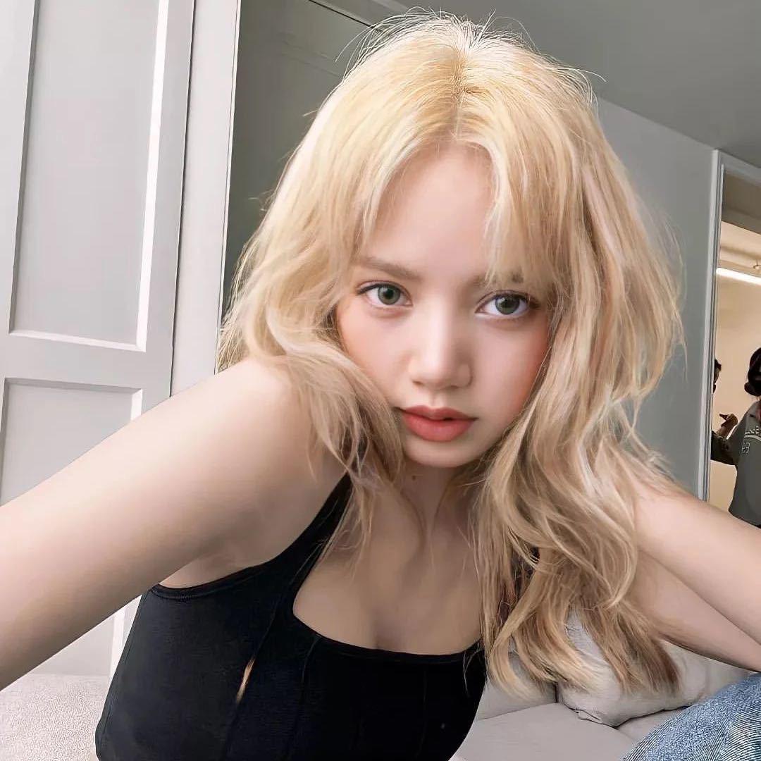 腼腆小美