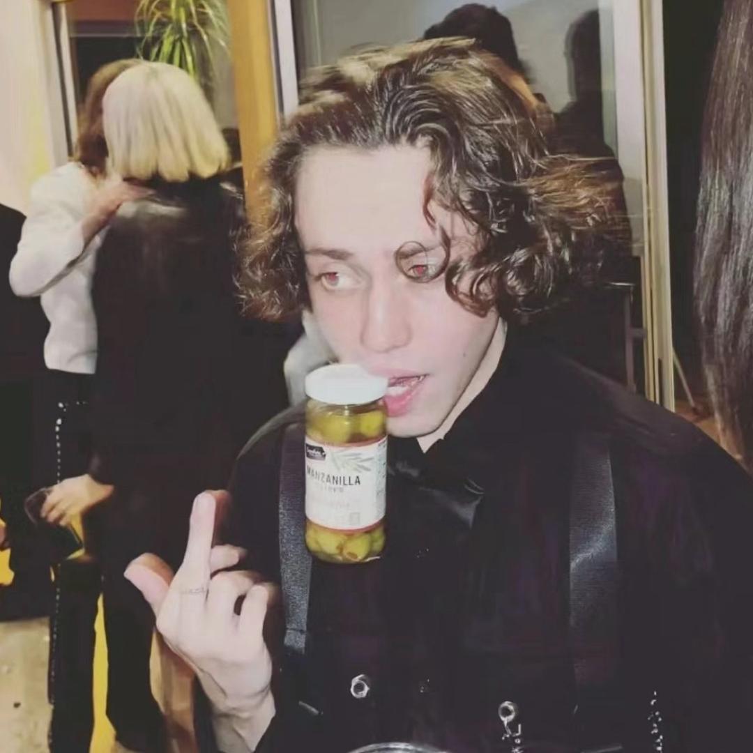 😶