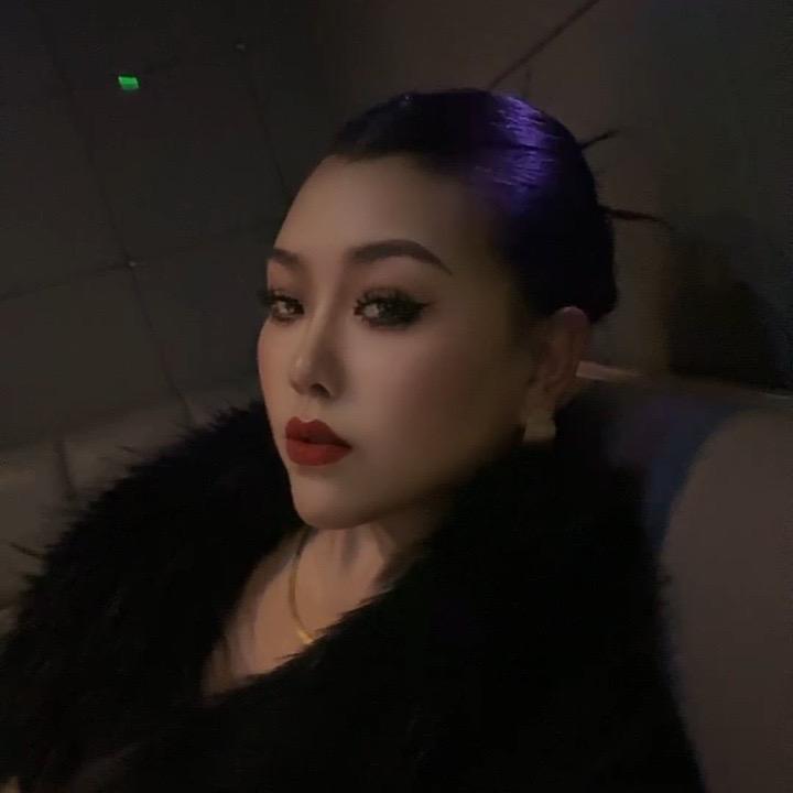 啊滚女装店