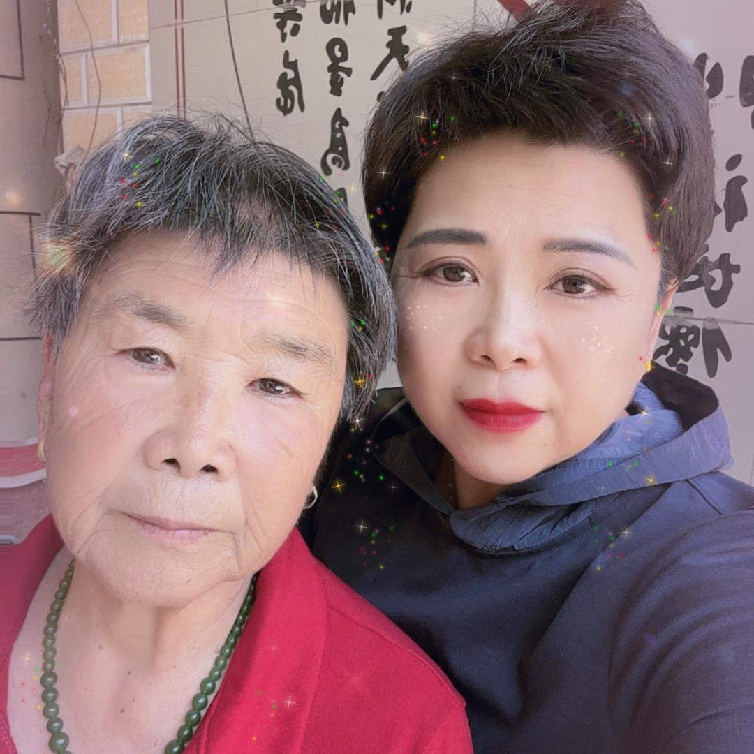 张艳霞和老妈的日常生活，每天晚上9点开播