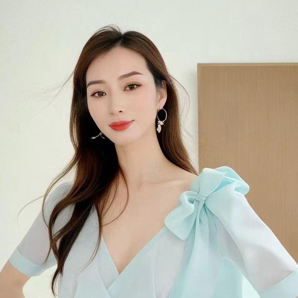 小雪（爱穿搭）