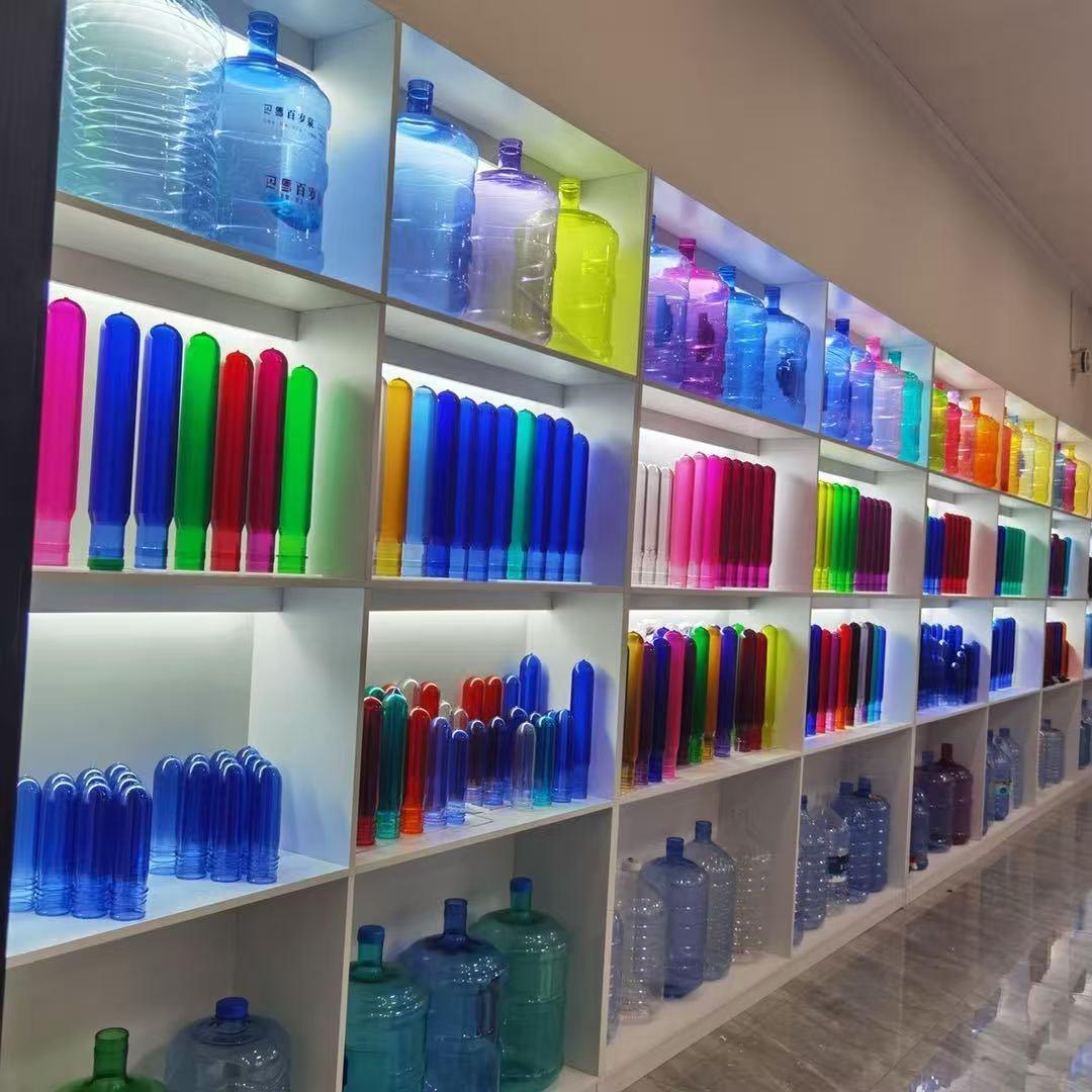 黄岩汇尔吹瓶机 王会敏