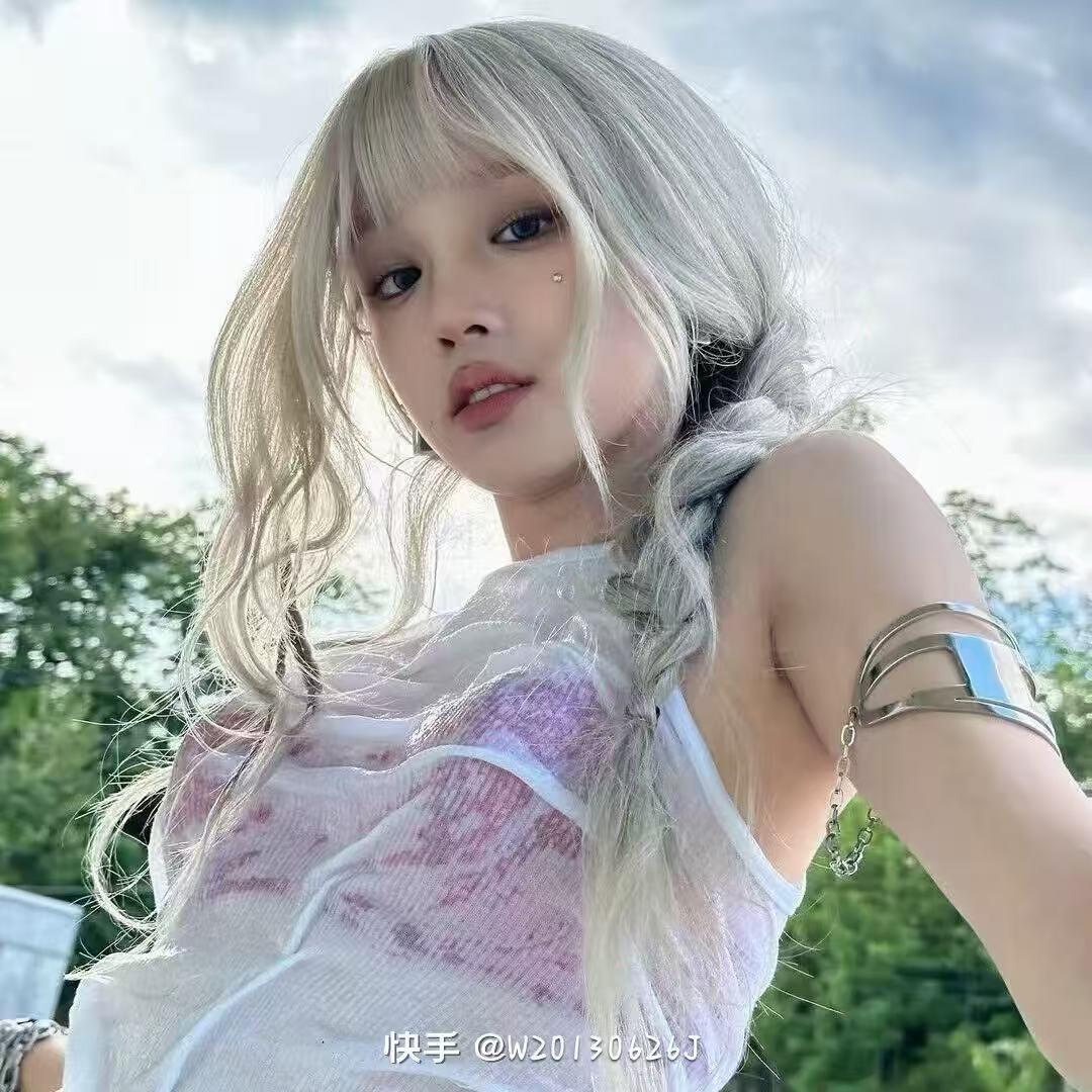 俏婉.