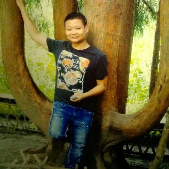 小黑，摆摊扛把子