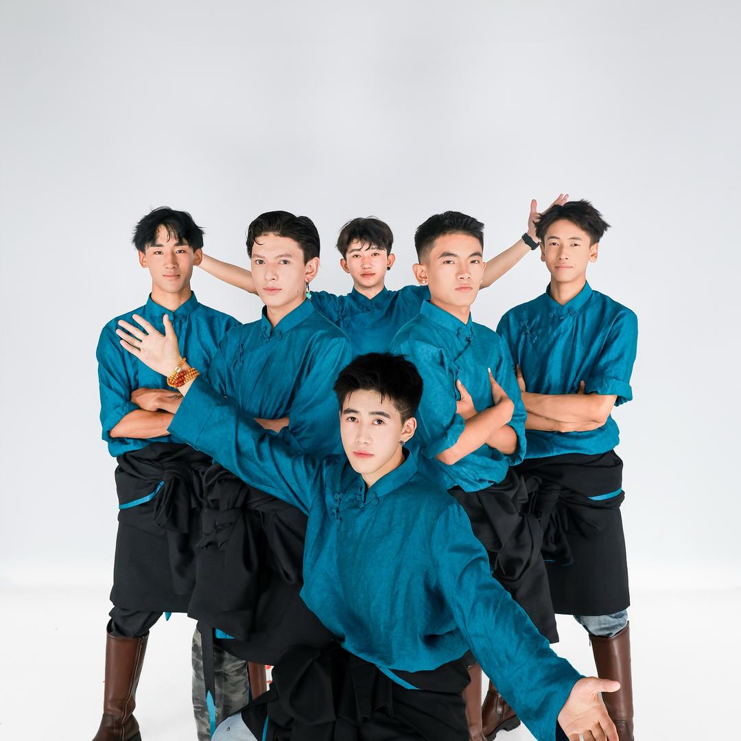 康巴男团F团