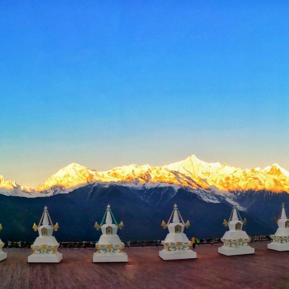 暮雪上的辰星