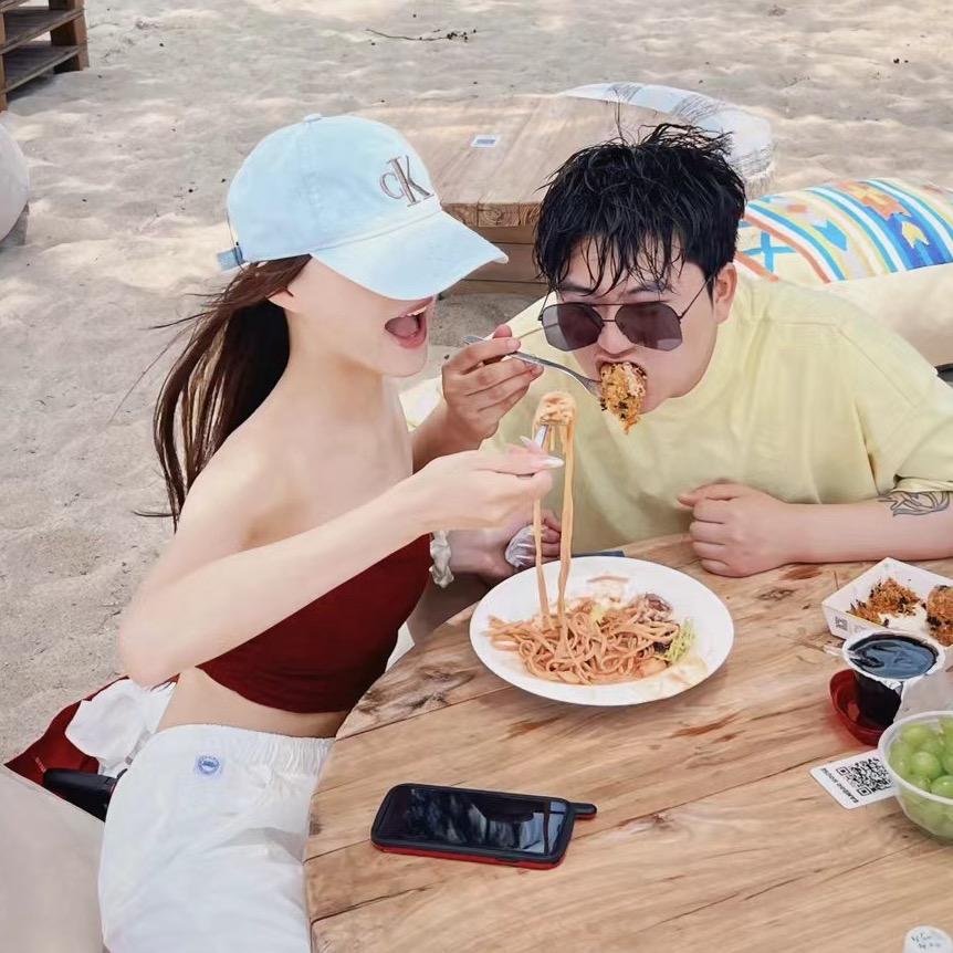 肚子与富贵（闺蜜）