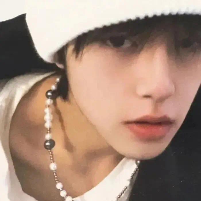 氶