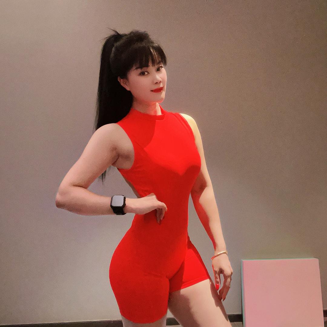 瑶瑶没有马甲线