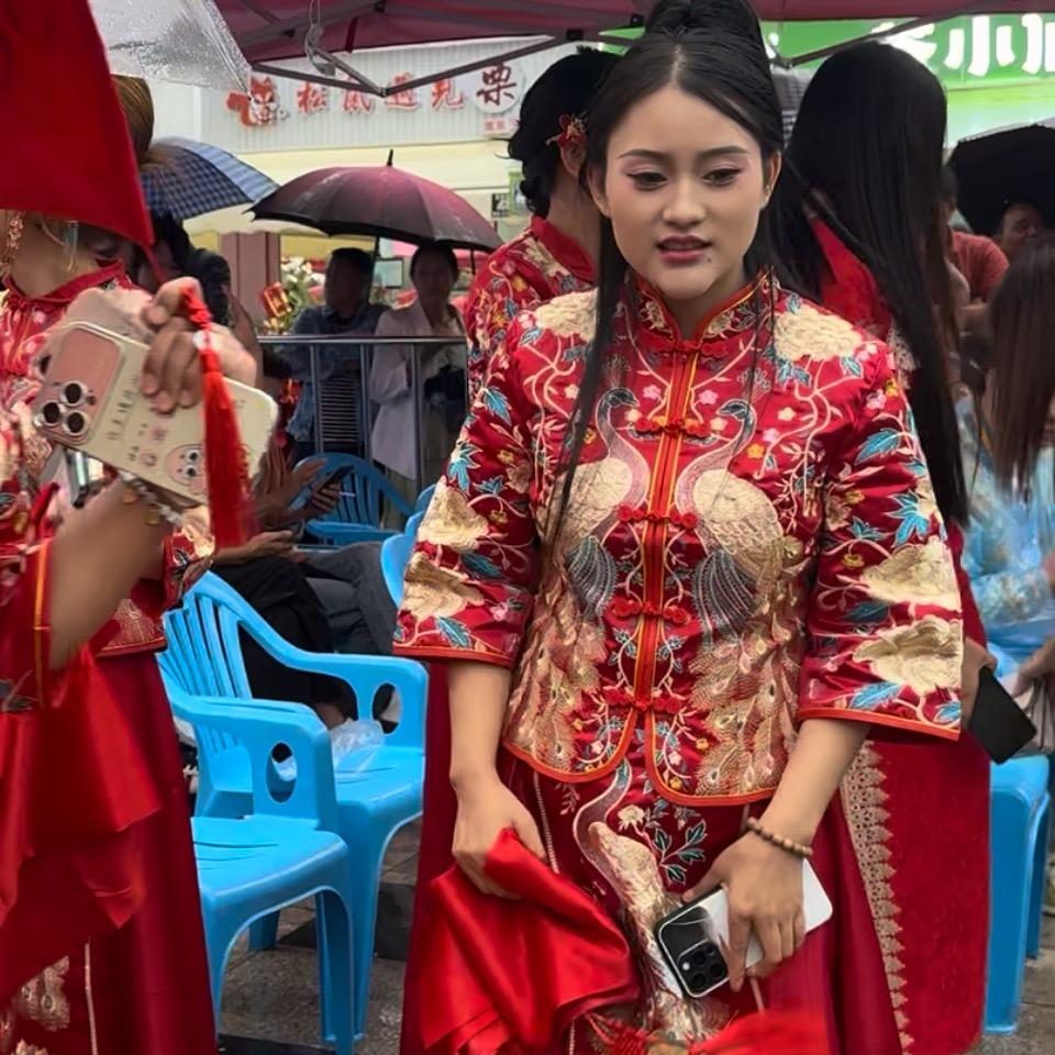 唐三妹哥哥婚礼现场 小助理