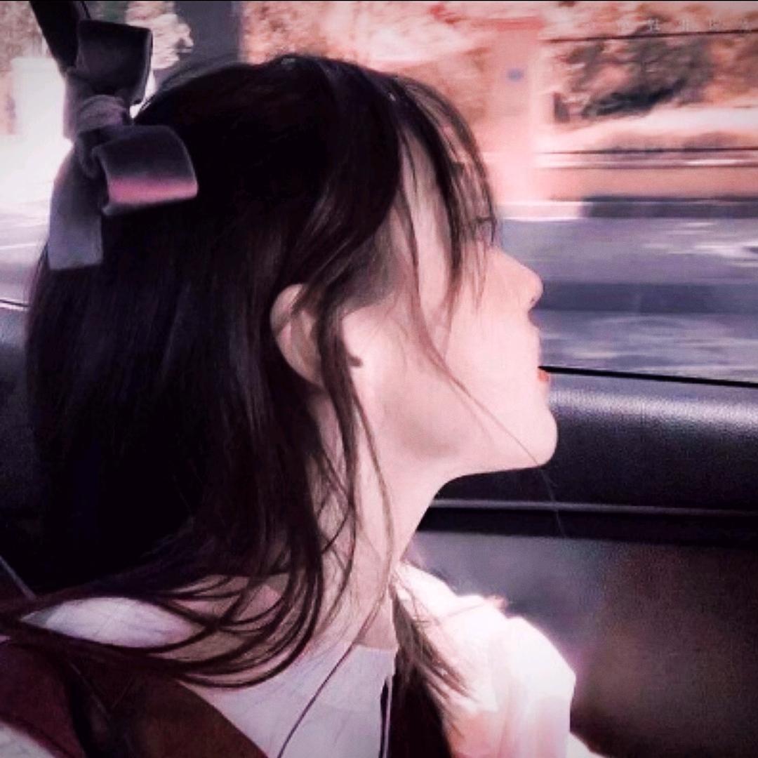 明媚吖（离异带三娃努力赚钱养家仍貌美如花