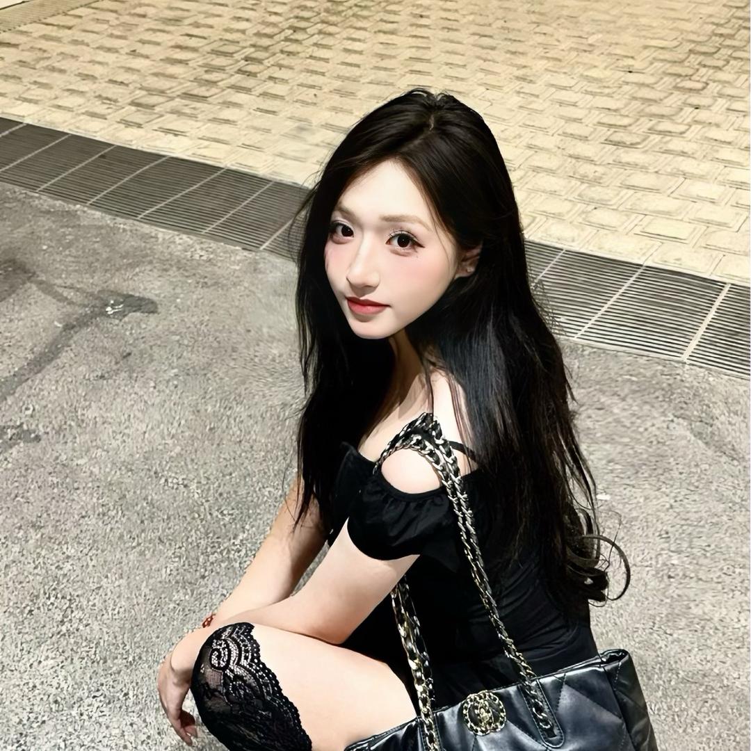 性感前凸后翘美艳大蟑螂