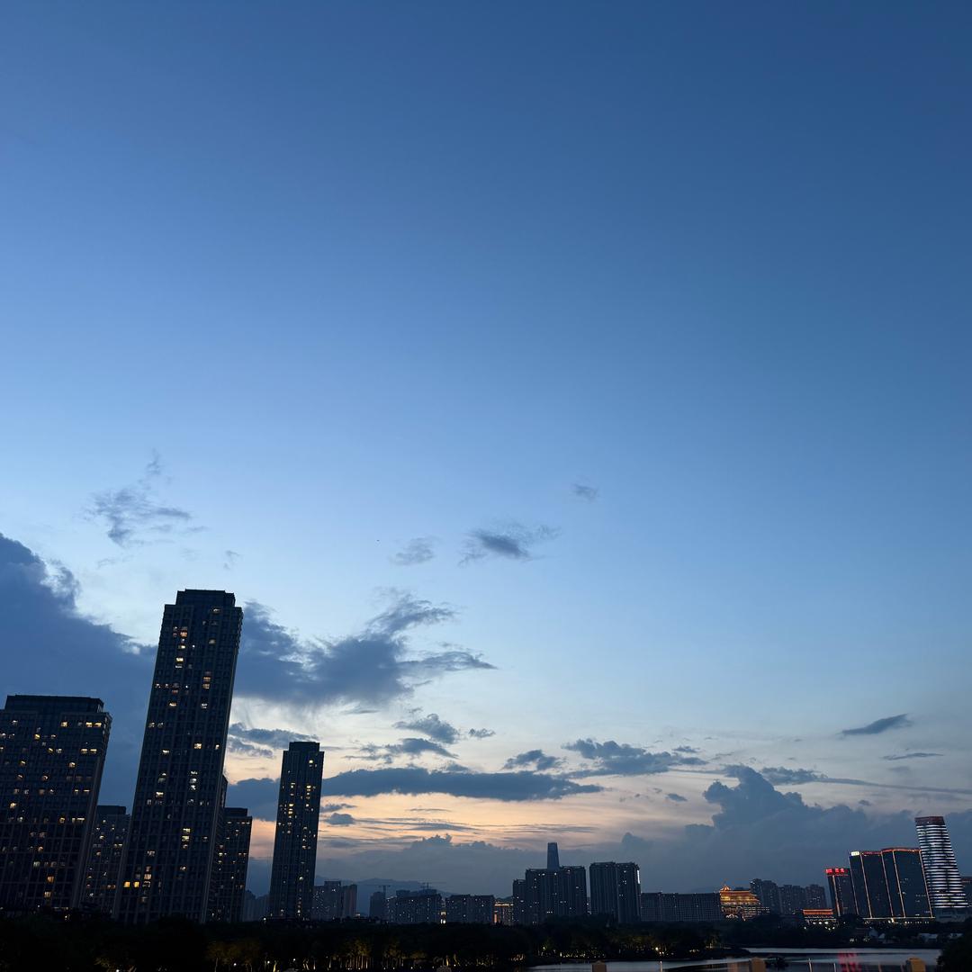 一路向北跟随北