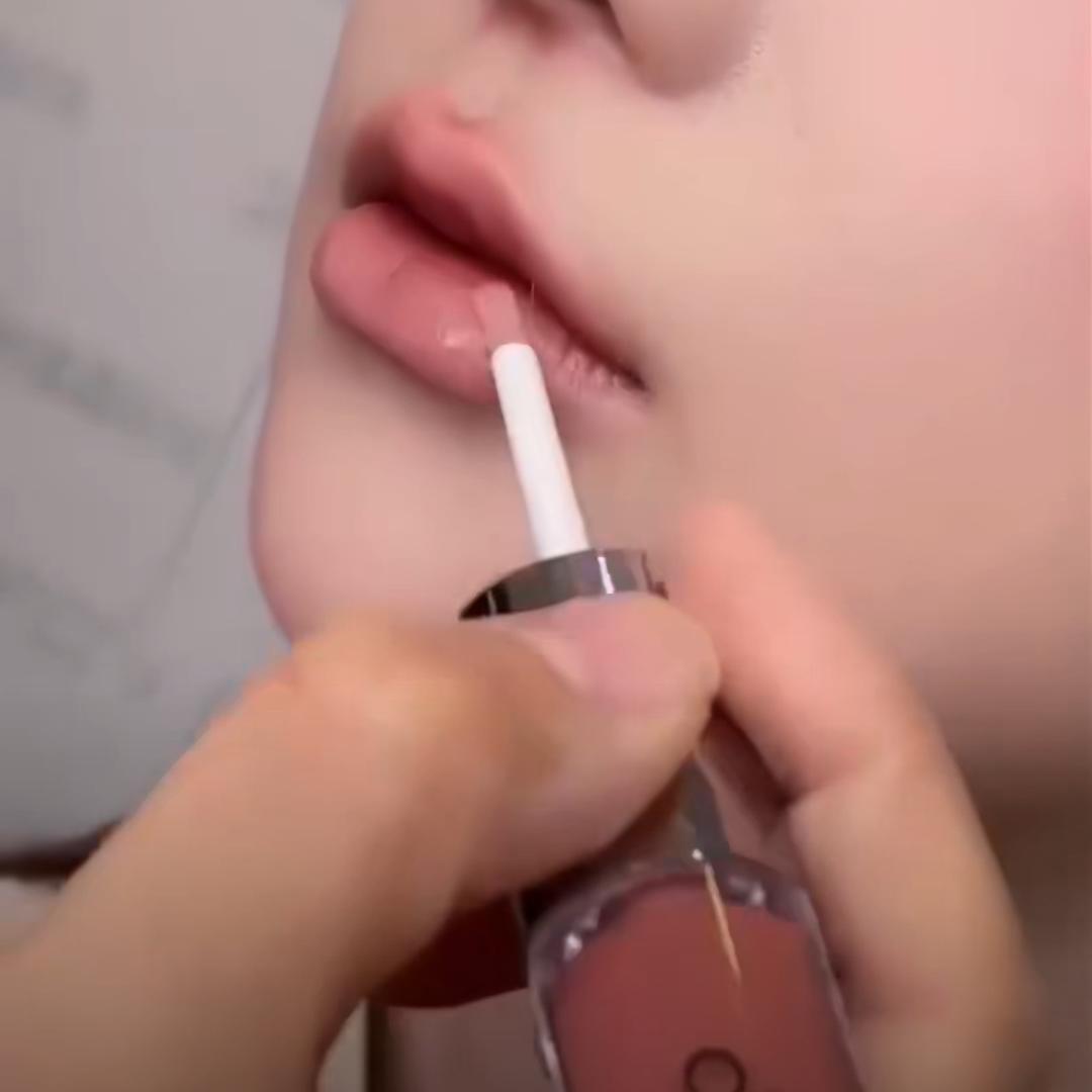 万宁化妆师小妮子