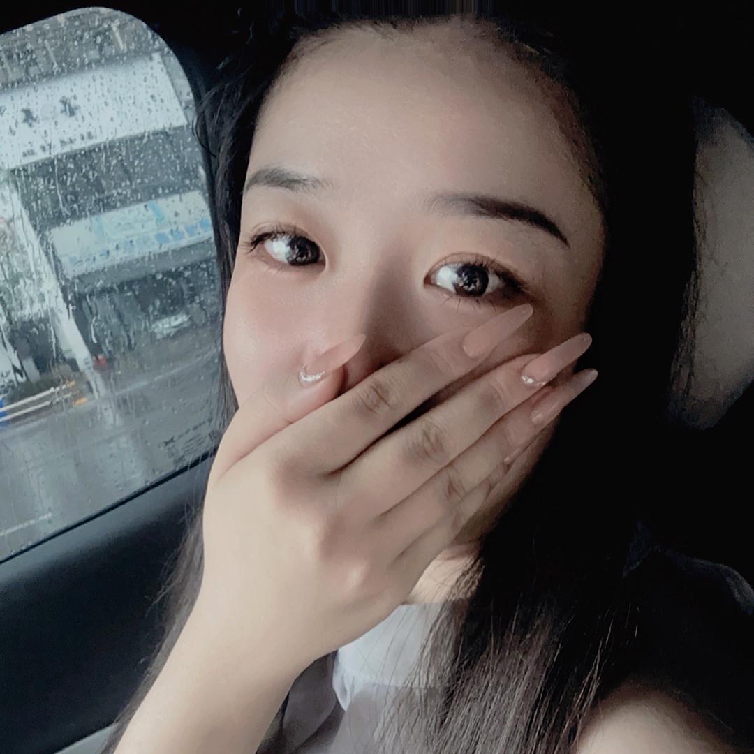零食很忙小妹妹