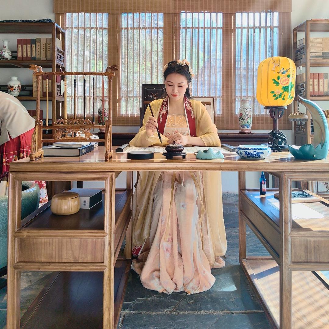 小高高卖家具
