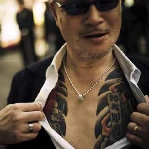 瘦巴巴的老爷们儿