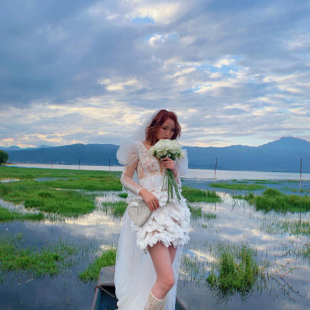 敏敏美妆婚纱