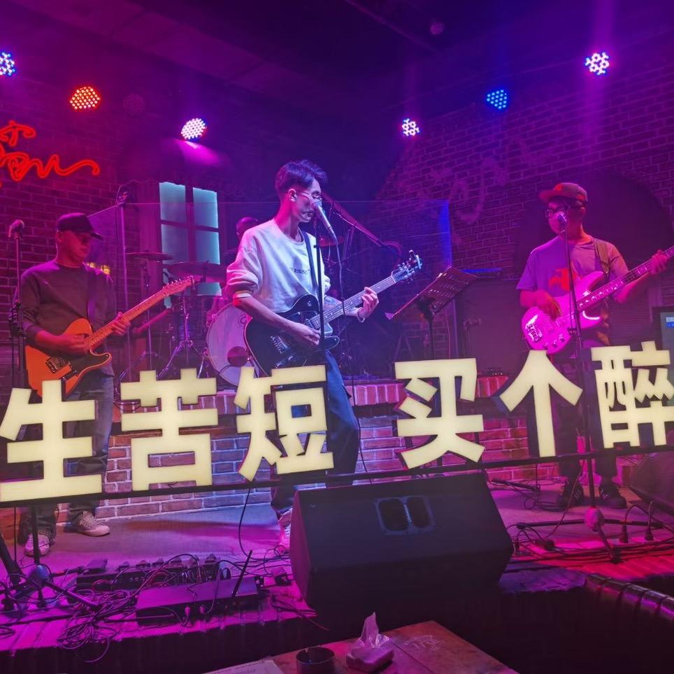 偲   宇