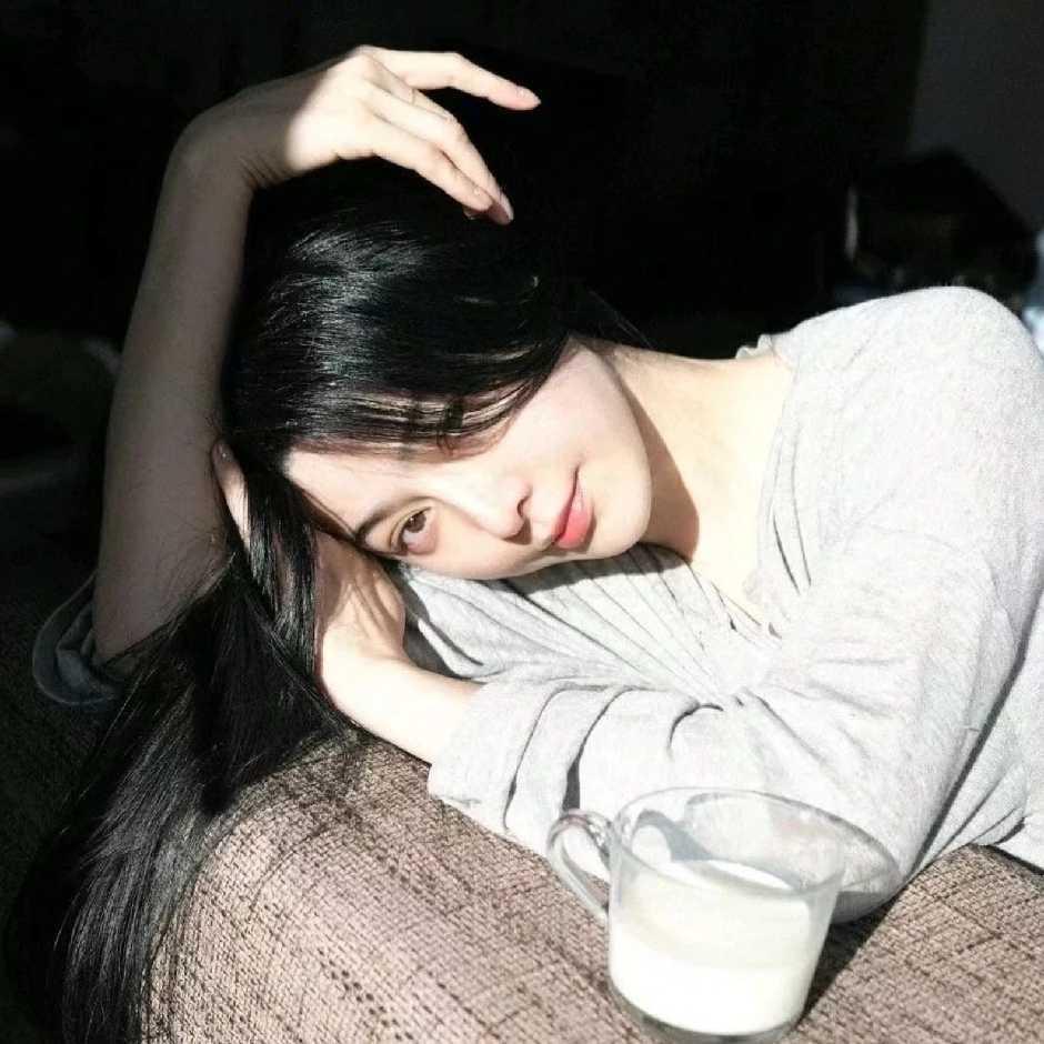 䁩