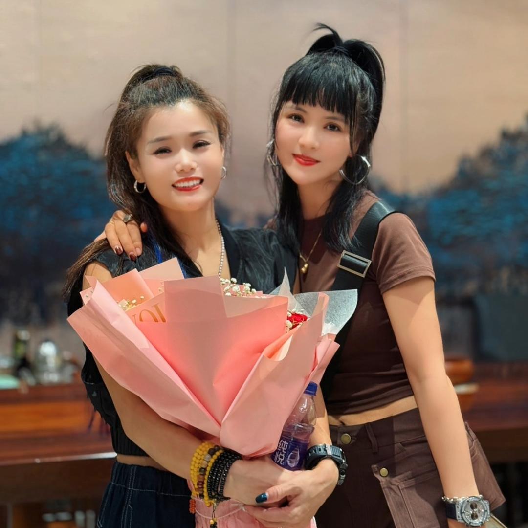 最棒自己笑笑（拒绝私聊）不能连赞