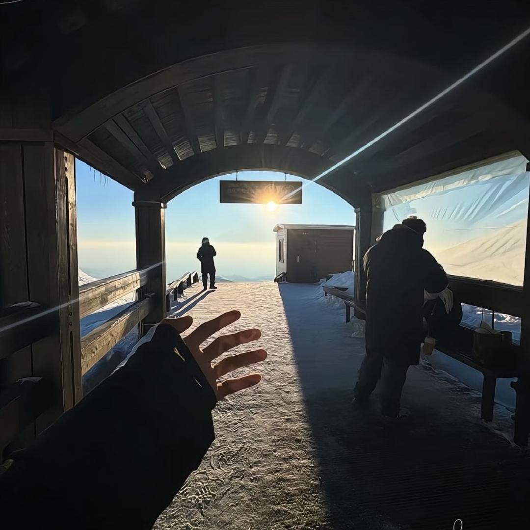 早上起床拉不出屎狂扇自己屁股发现越扇越爽