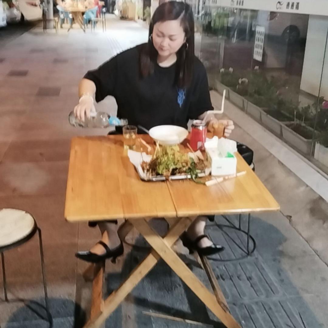 爱喝酒的小姐姐