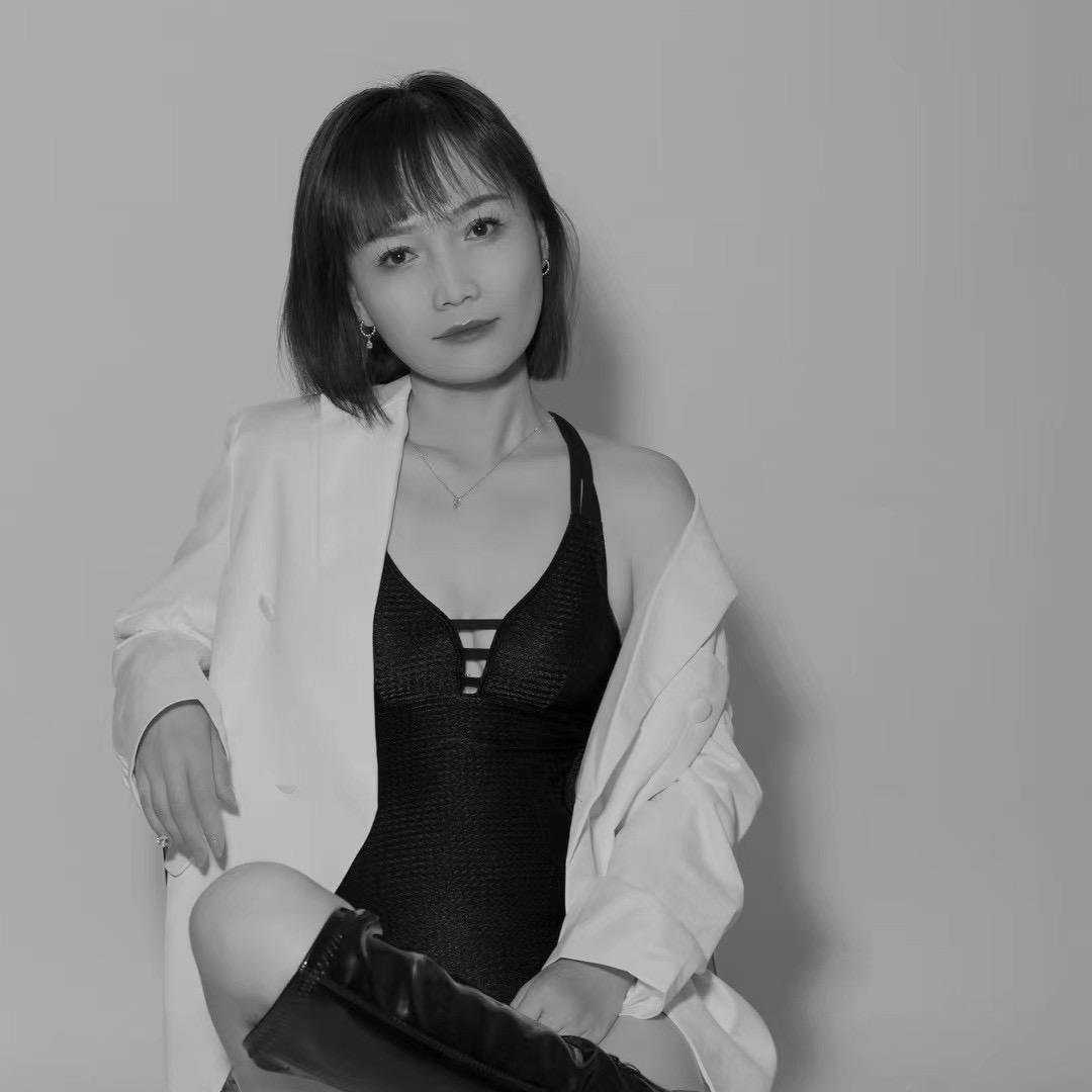 小妹撩车