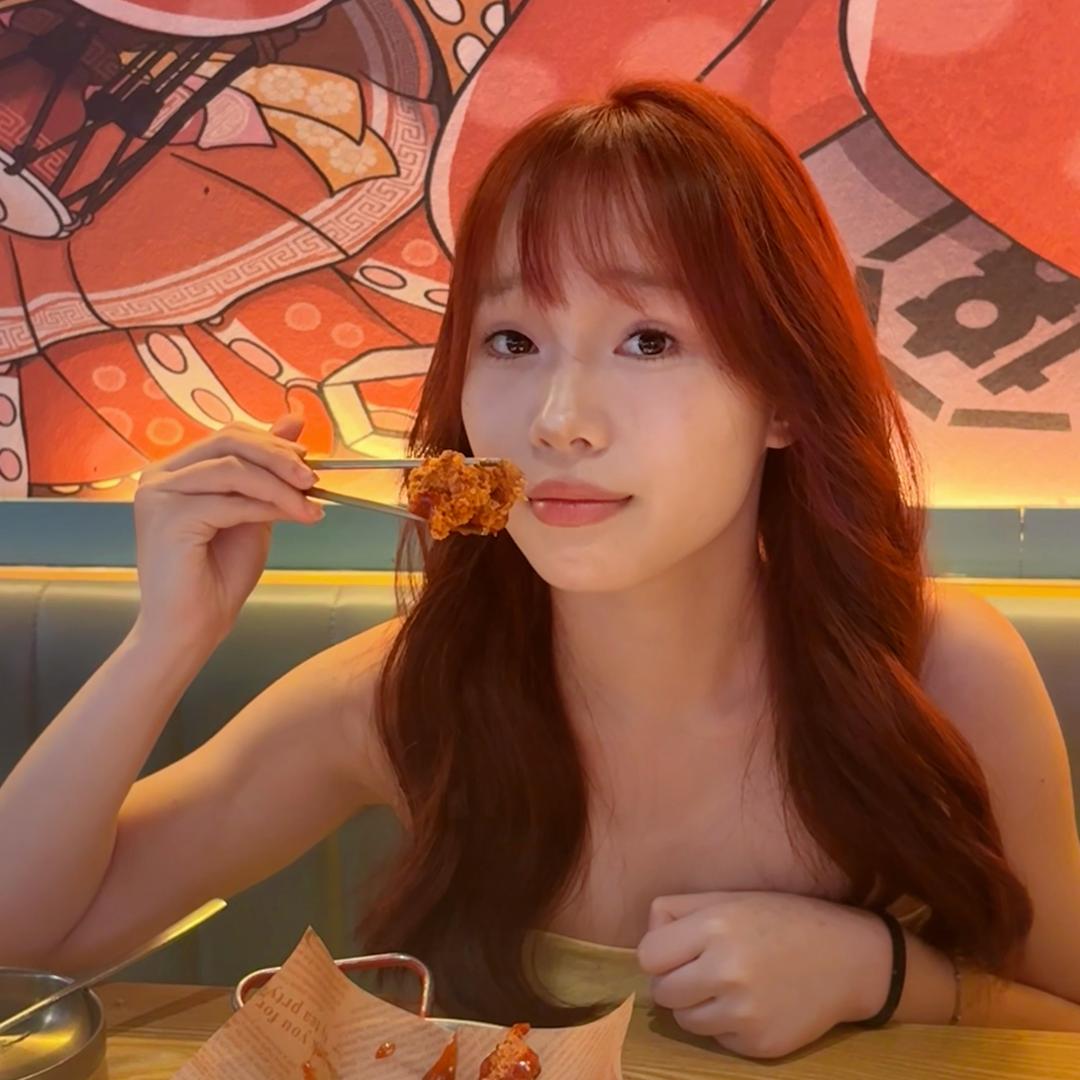 妮妮今天背单词了吗（私信进新生👗）