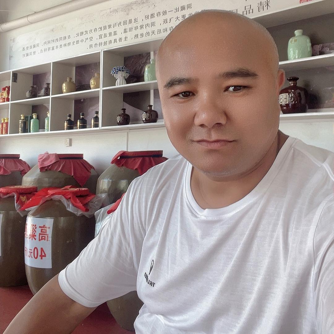 牛牛淘车开阳店：光头哥