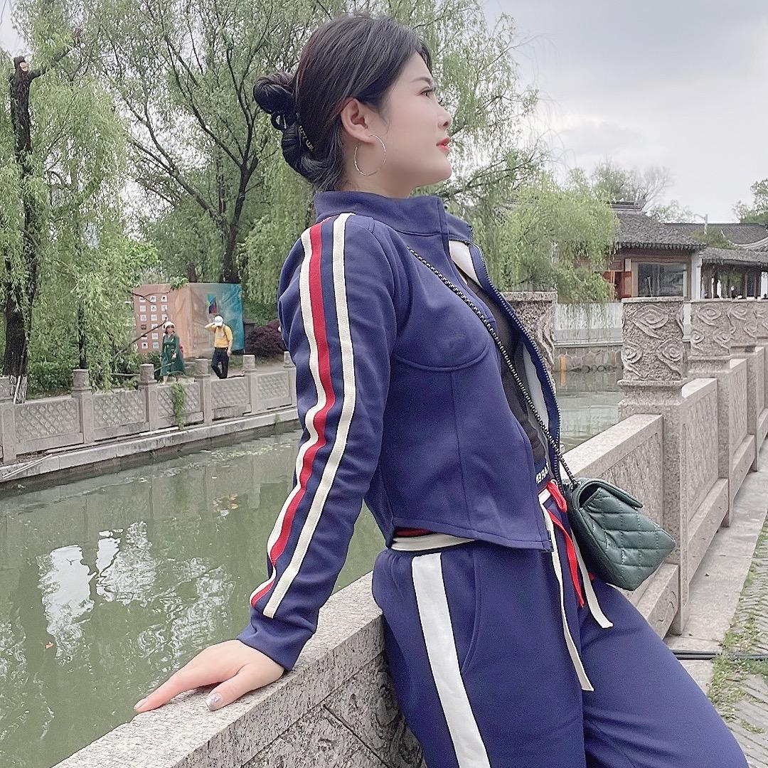 @彤