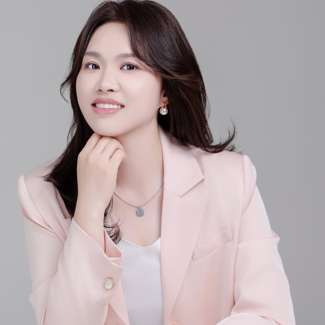 地产姐妹房小玥