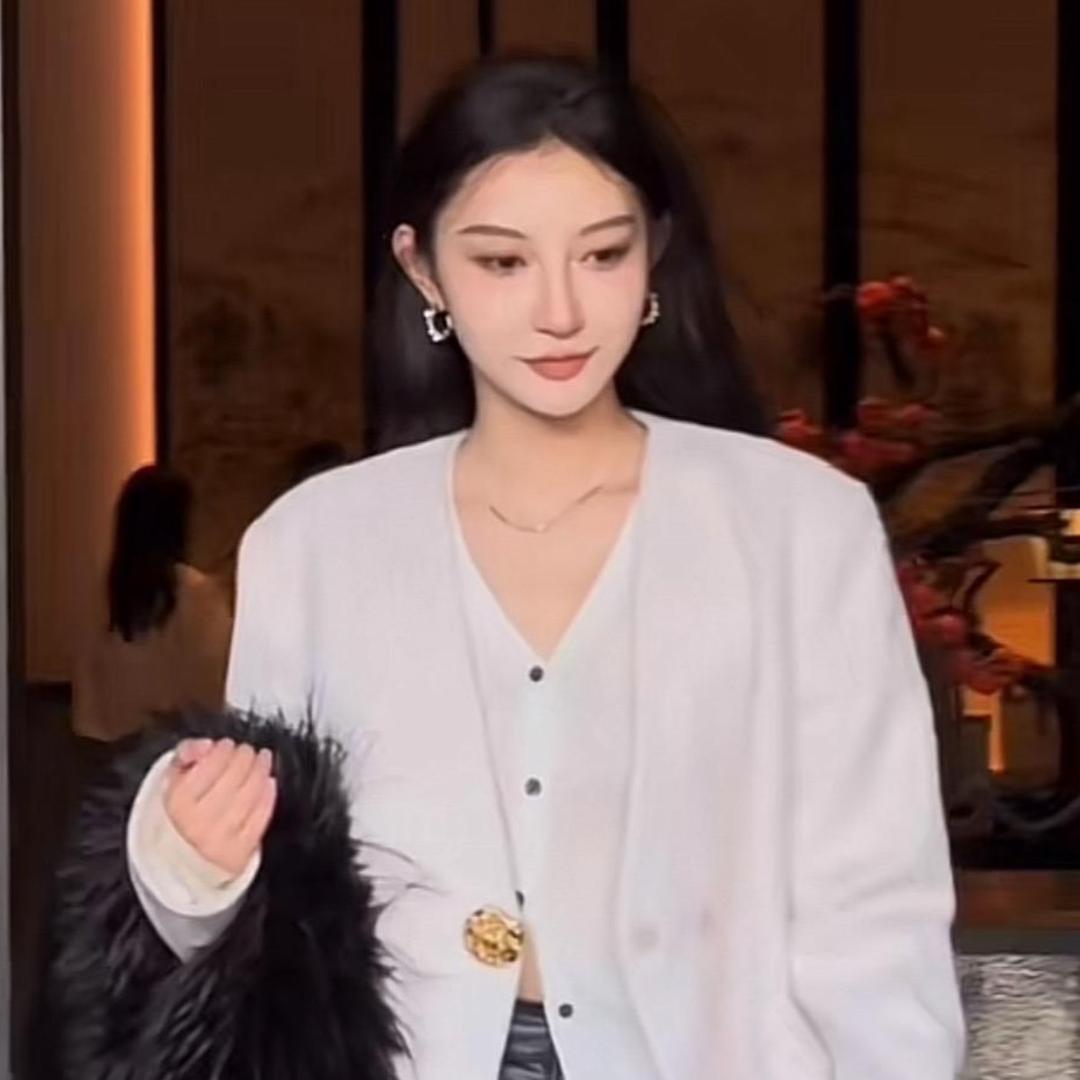 迪迪ya（穿搭分享）