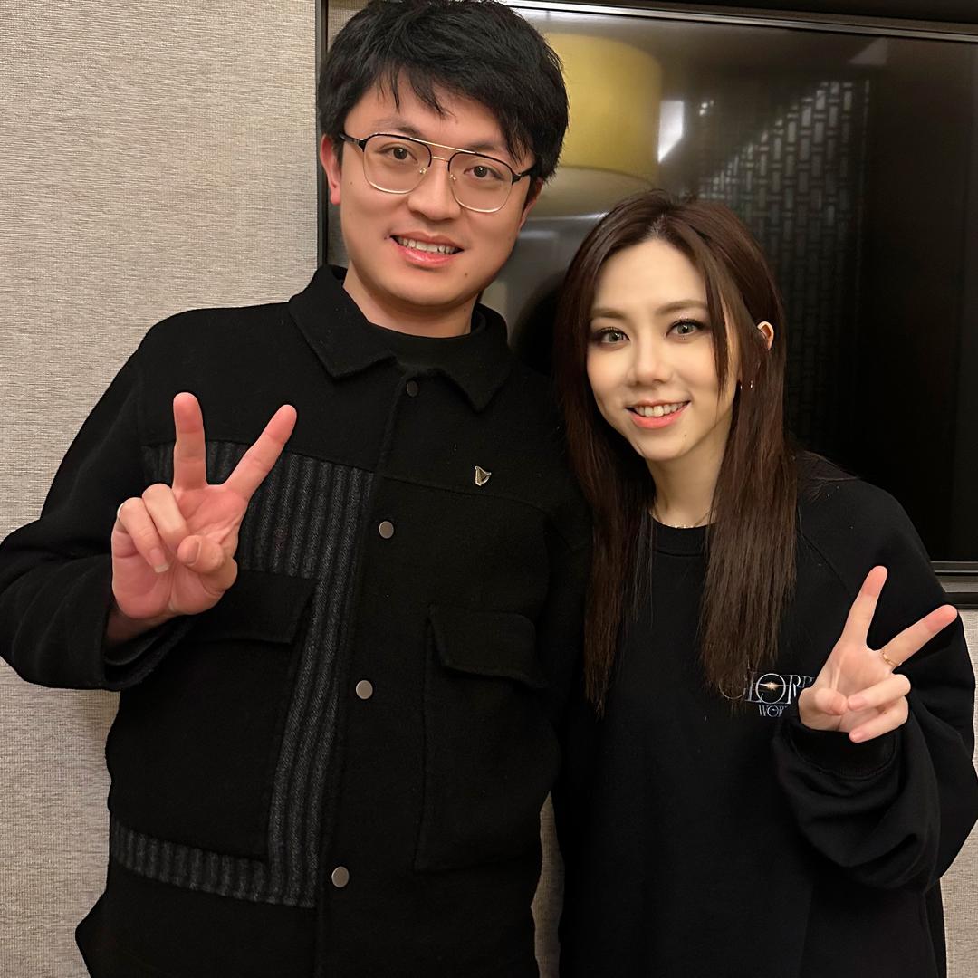 苏啤啤（与邓紫棋两次合影两份亲签版🍻