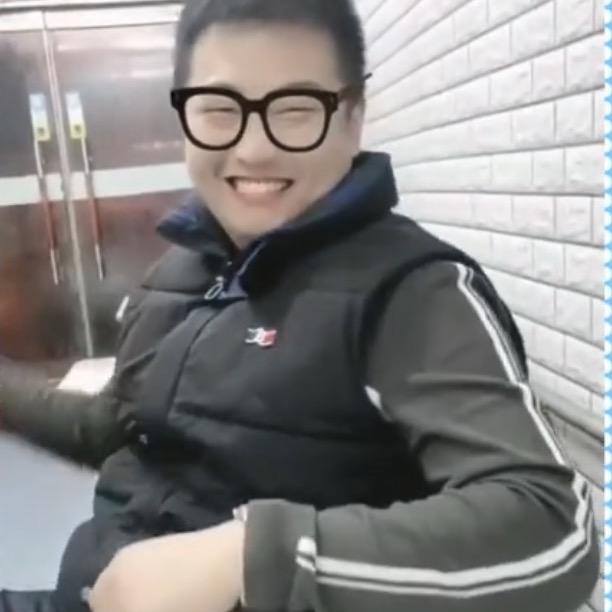 你龙（弟儿）的朋友圈