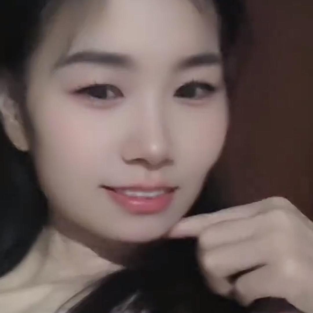 英子