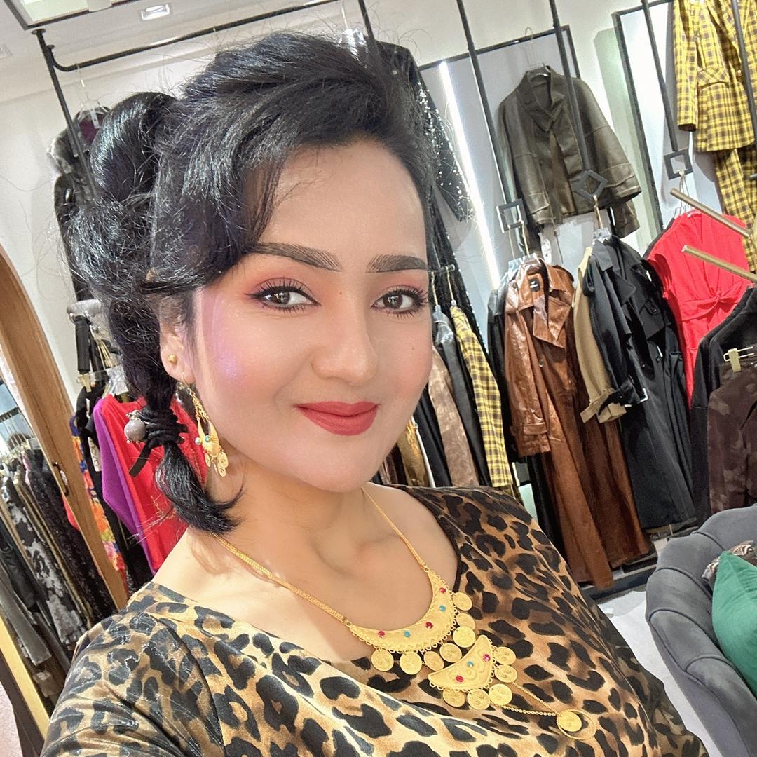 گۈلىننا  كىيىملرى👗