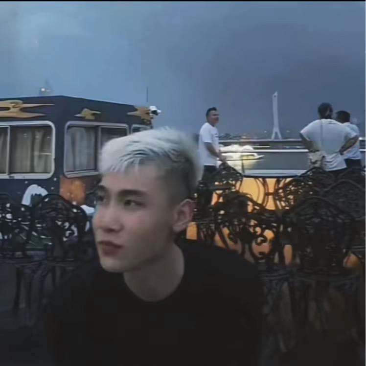 你与疾风都是过客.