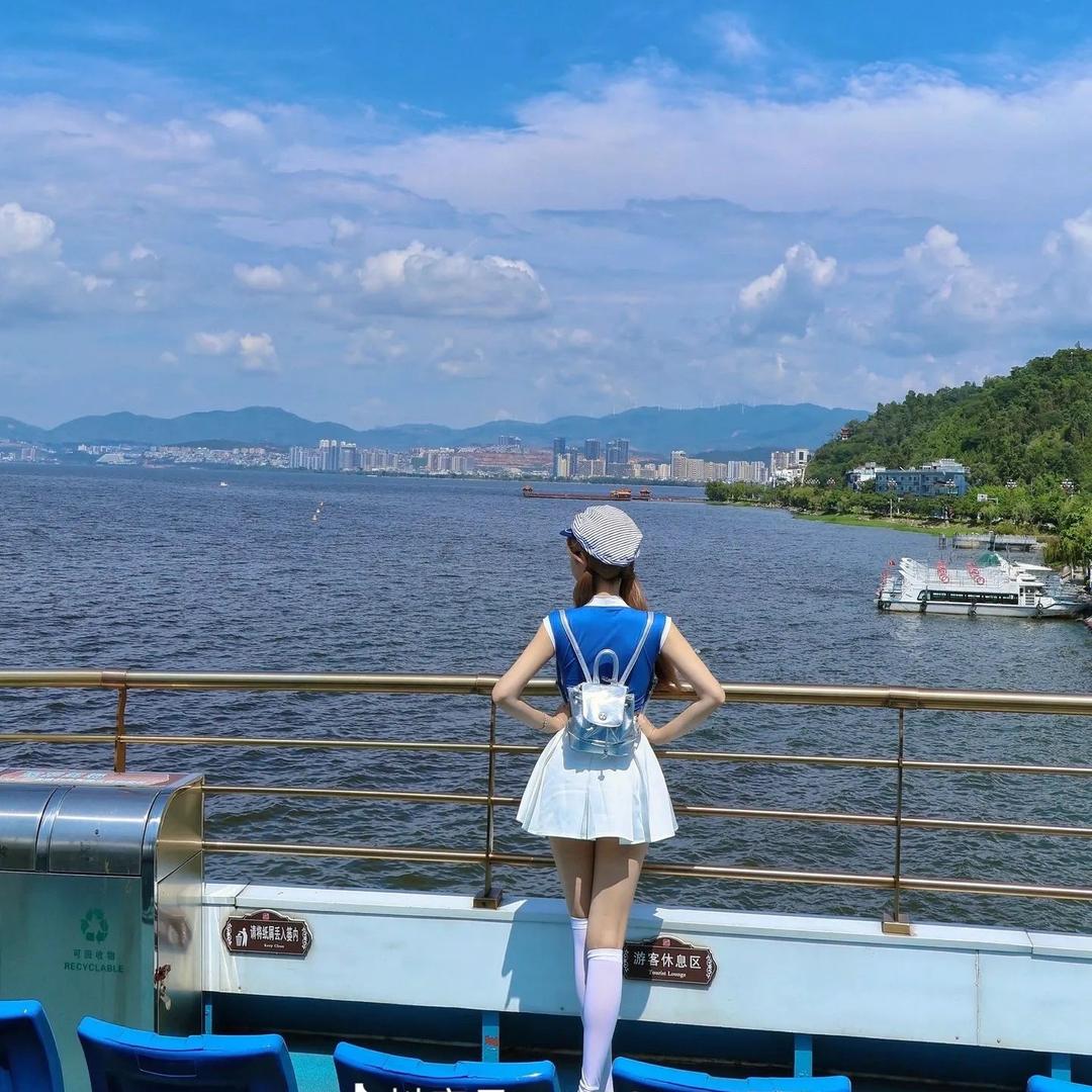 大理豪华游轮夜游洱海