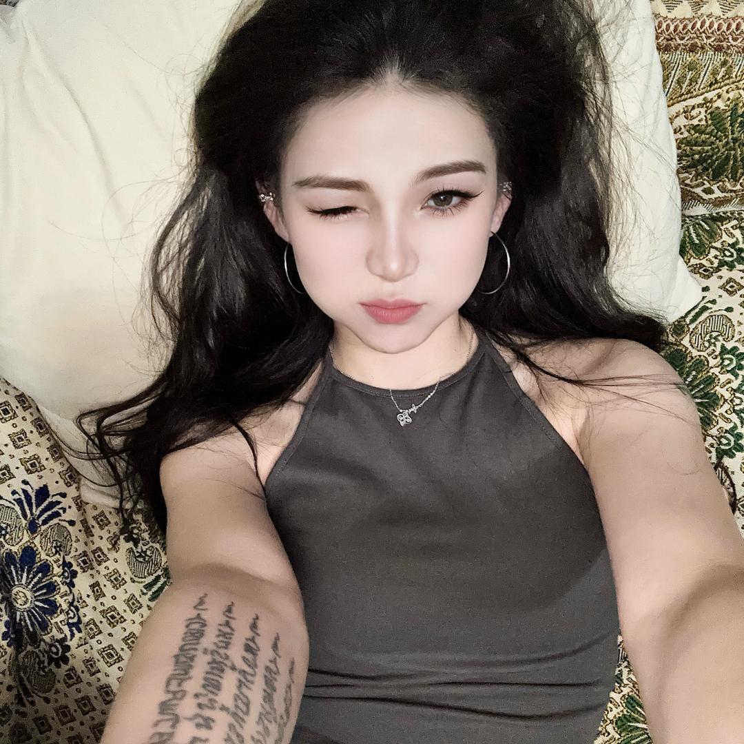 美女无语