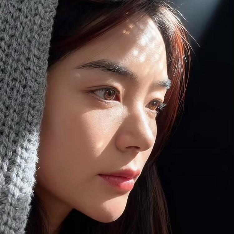 嘿   李女士