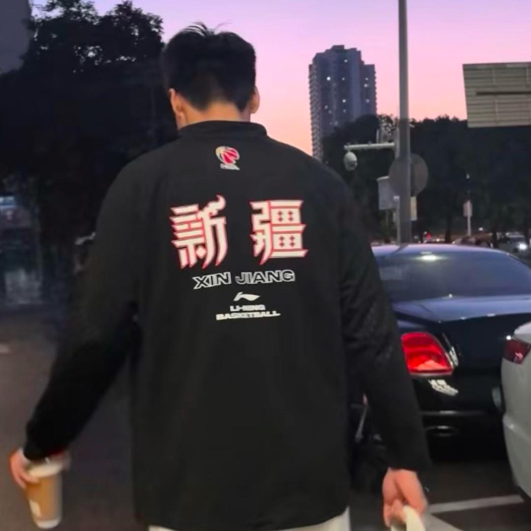 悄然.