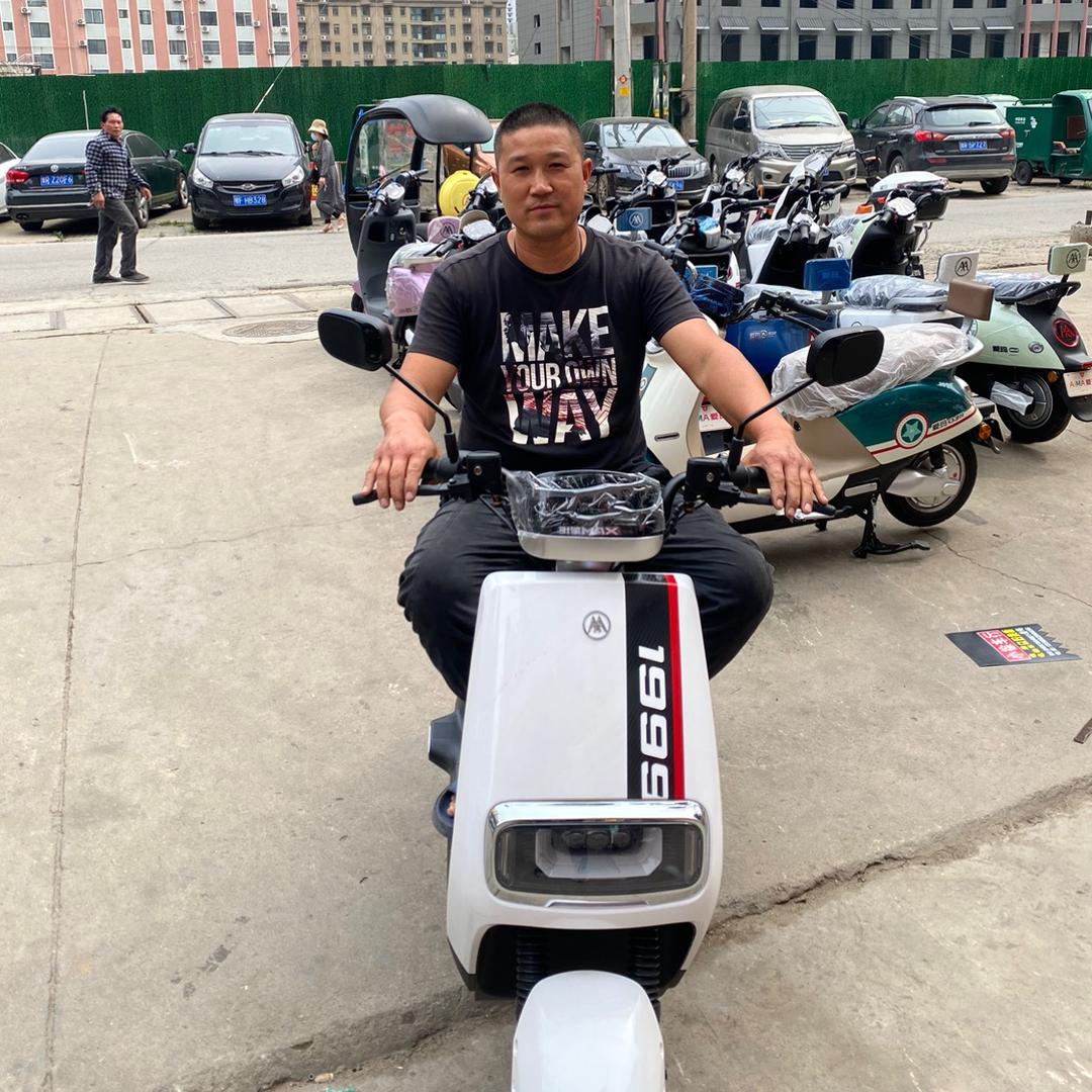 爱玛明山路专卖店小徐