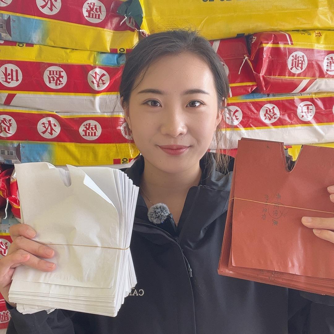 做果袋和苗木的小高