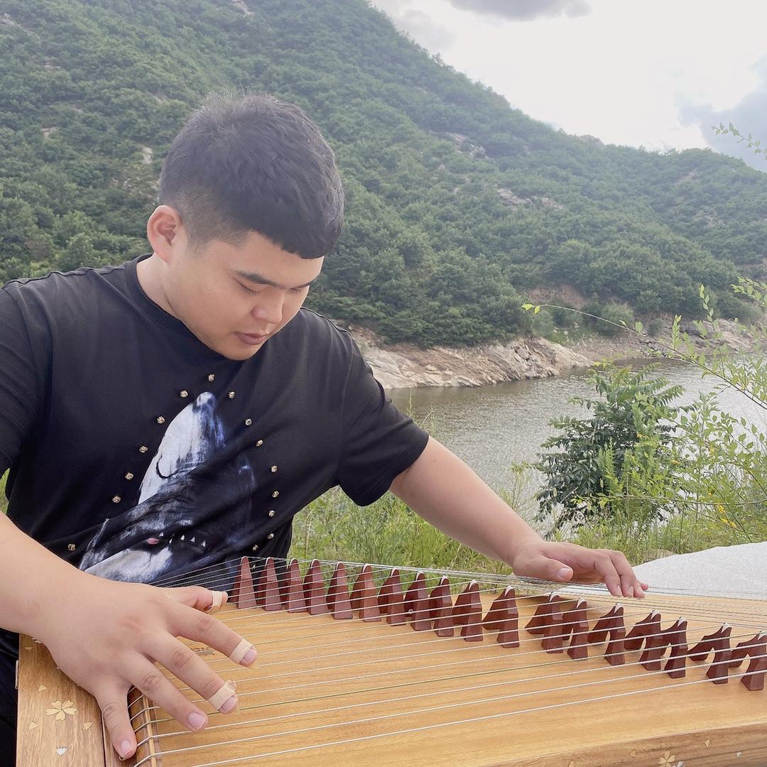 穿西服的肉丸子